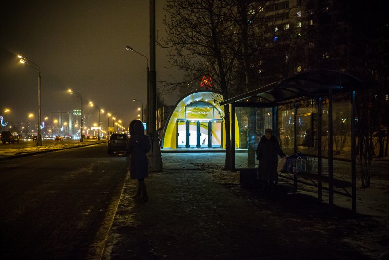 Ночная автобусная остановка