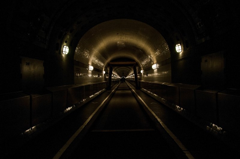 Освещение в тоннеле метрополитена
