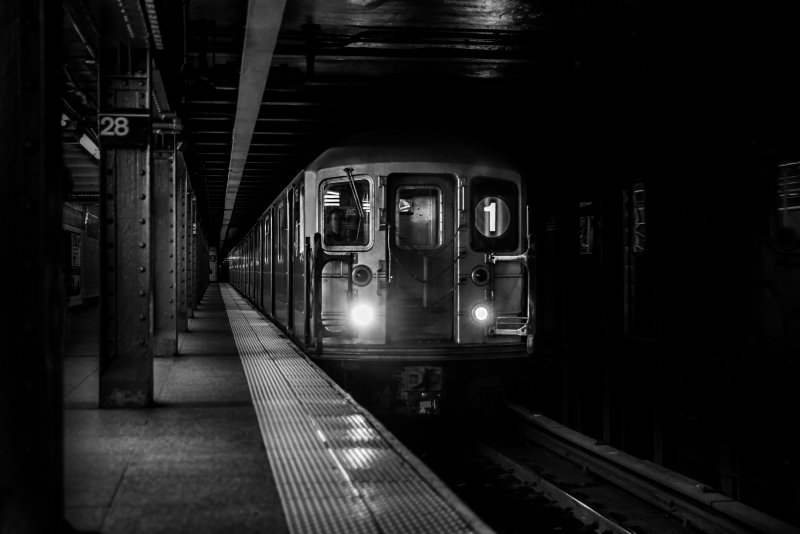 Metro 2033 станции с поездами