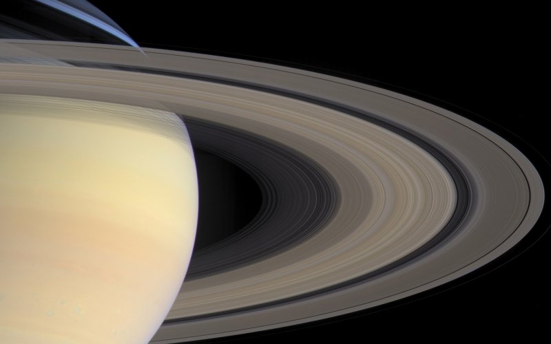 Полярное сияние над северным полюсом Сатурна.