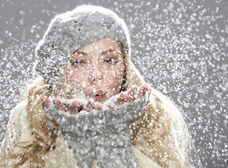 Женщина и снегопад