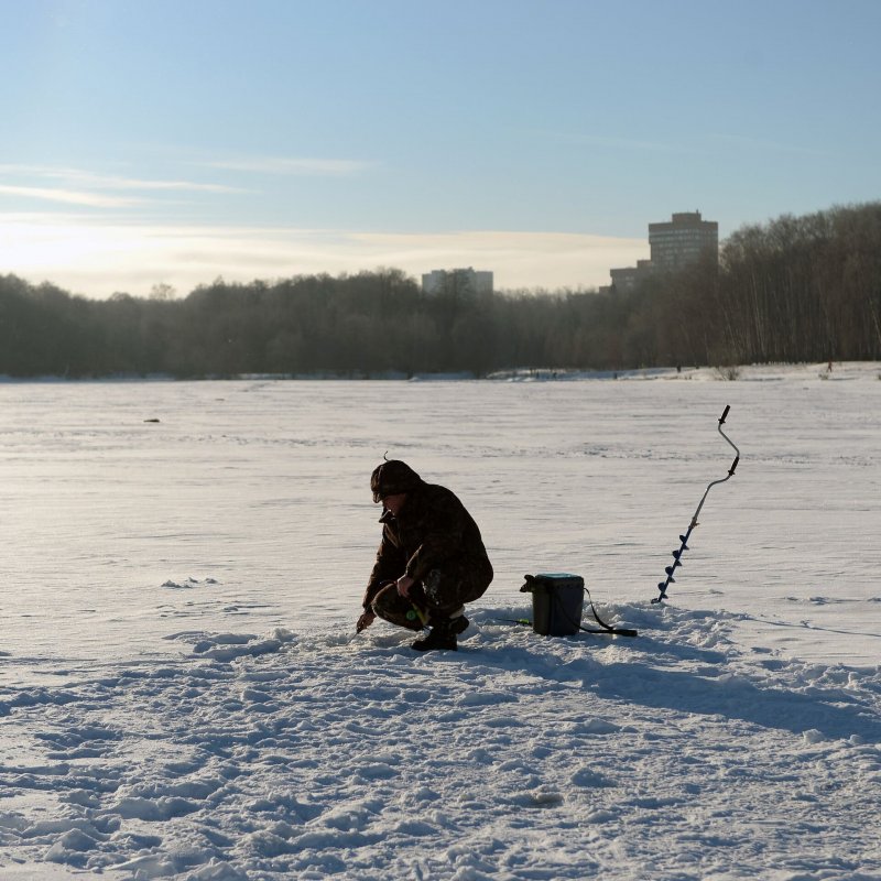Зима река рыбаки