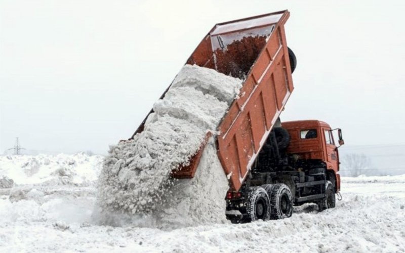 КАМАЗ 6520 со снегом