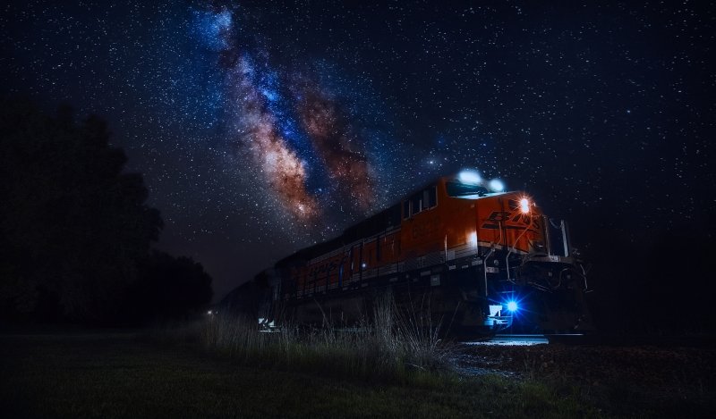 Поезд ночью