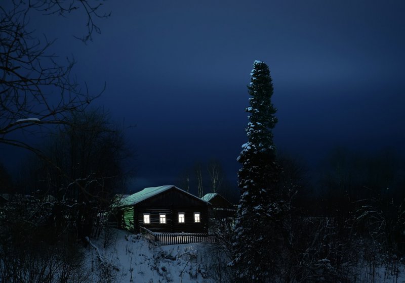 Мрачный дом в деревне