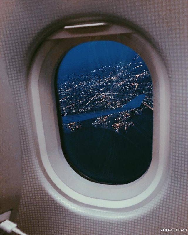 Бурдж-Халифа из окна самолета