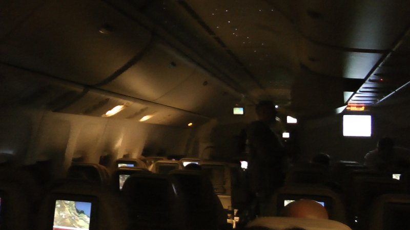 Салон самолета ночью