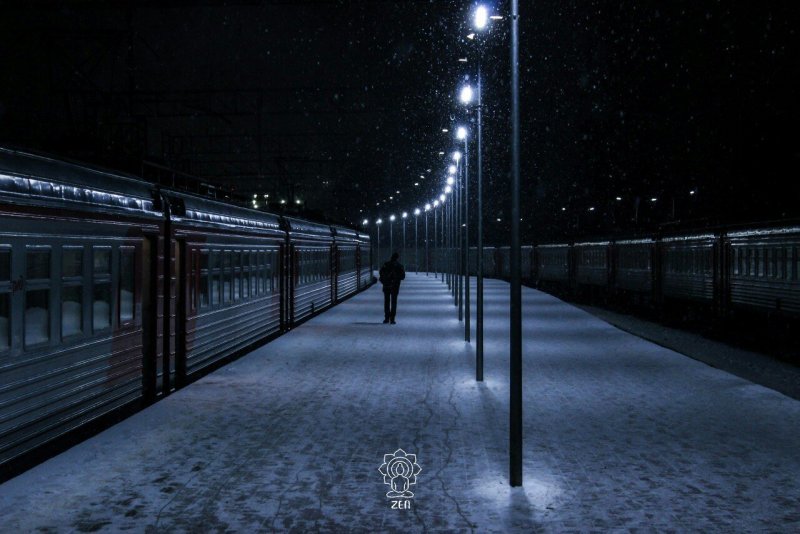 Зимний ночной поезд
