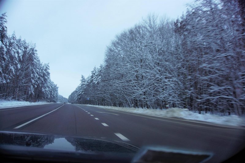 Дорога зимой на машине