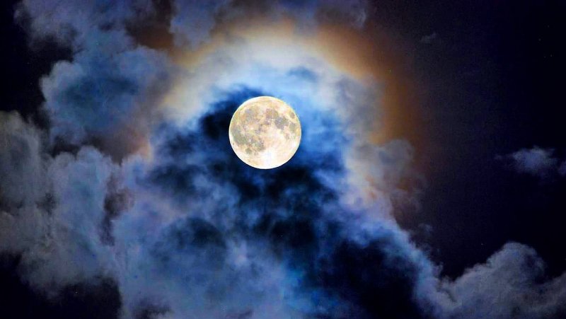 Плачущая Луна фото