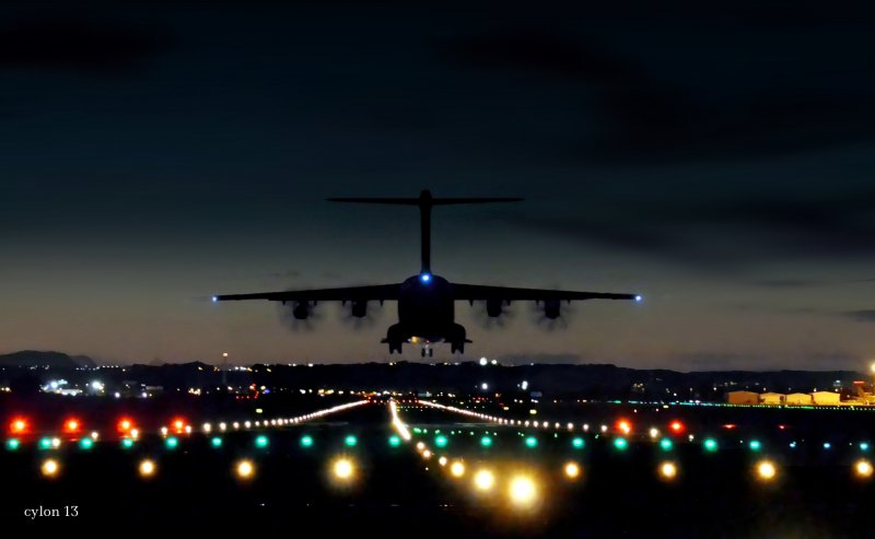 Самолет ночью