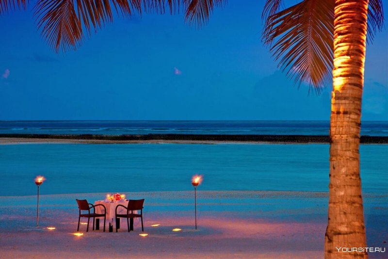 Мальдивы вечером