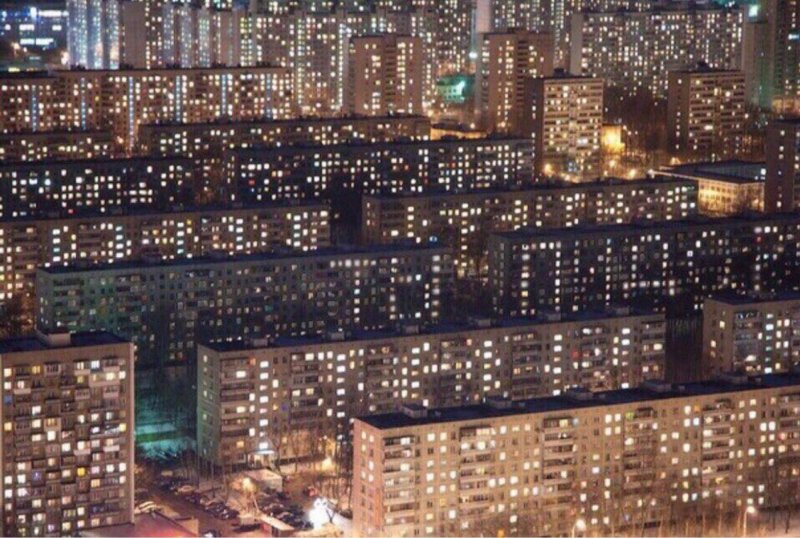 Пятиэтажки ночью