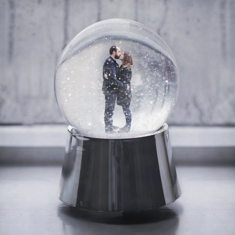 Необычные стеклянные шары со снегом