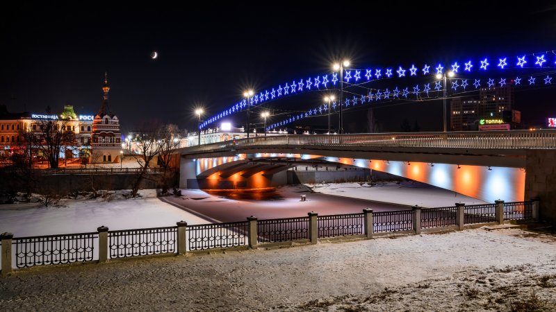 Юбилейный мост в Омске ночью