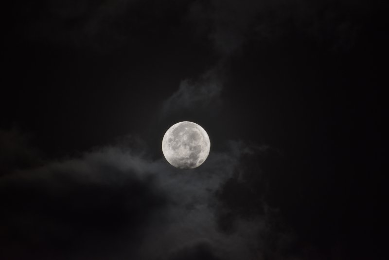 Размытая Луна