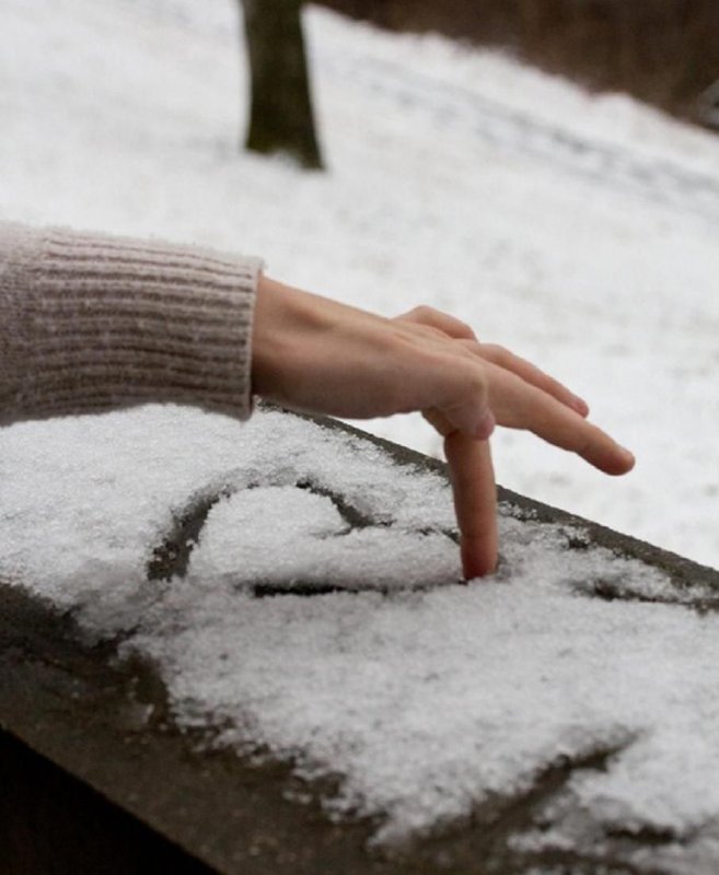 Снежинка на руке