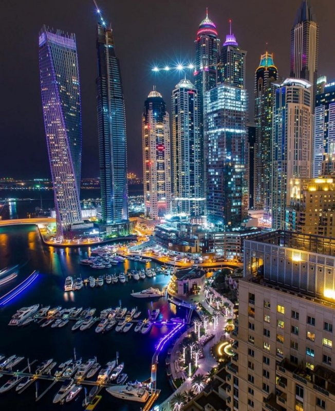 Город красивый ночной Дубаи