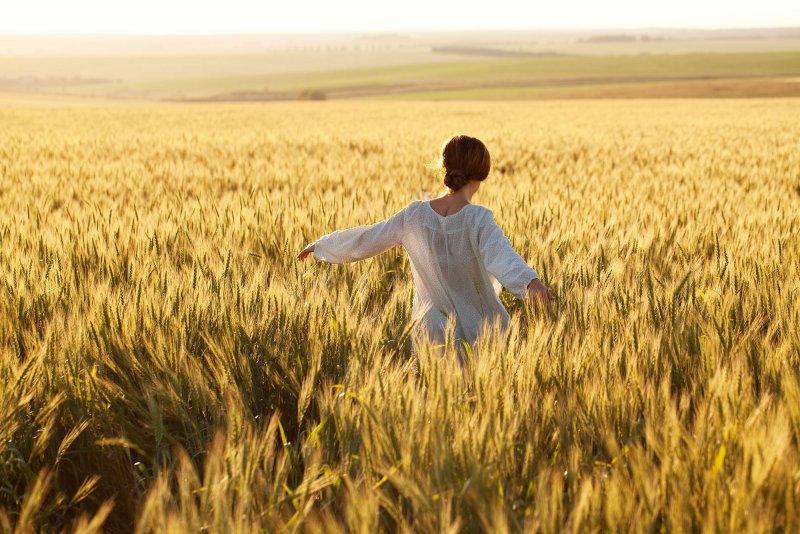 Мужчина в пшеничном поле