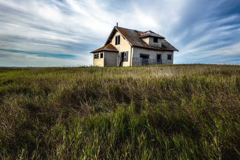 Одинокий домик в поле