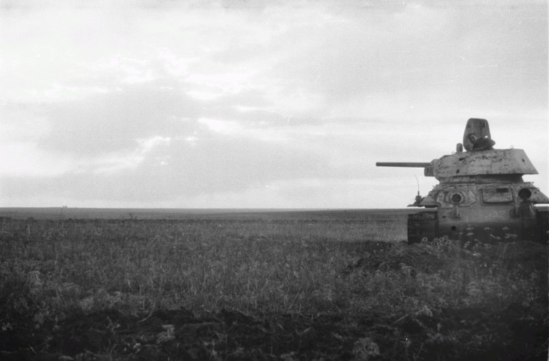 Советские танки в поле