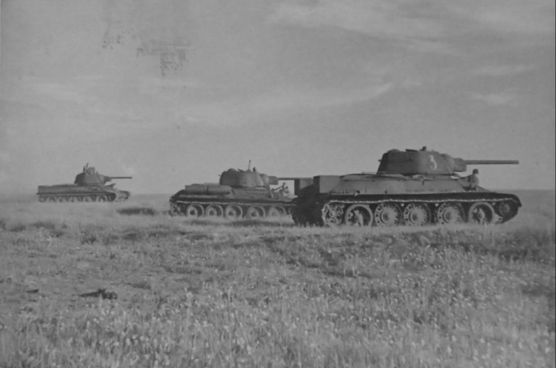 Танк т-34-85 в бою