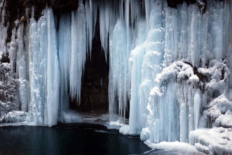 Ледяные пещеры национального парка озер «Apostle Islands National Lakeshore».