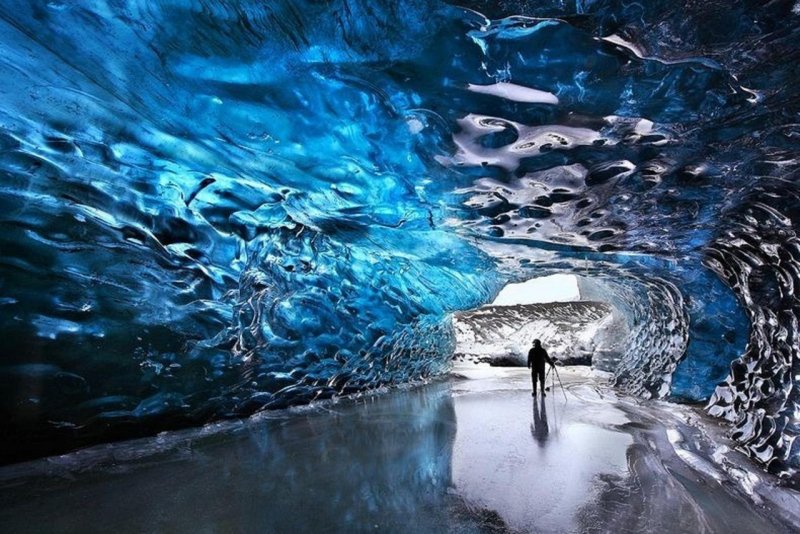 Водопад в пещере Исландия