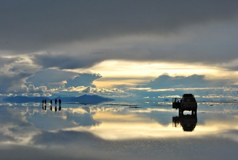 Зеркальное озеро солончак Уюни