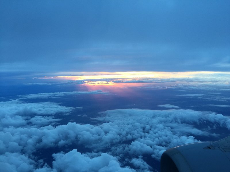Вид с самолета на облака