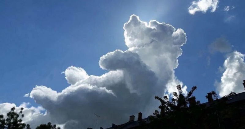 Фигуры из облаков на небе