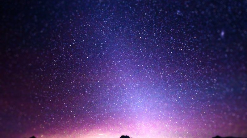 Фиолетовое звездное небо