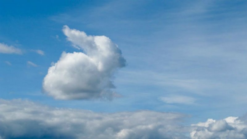 Фигуры из облаков на небе