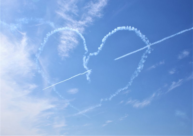 Облако сердце самолет