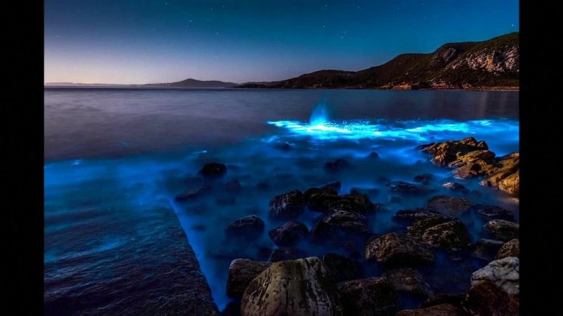 Светящееся озеро Гипселенд в Австралии