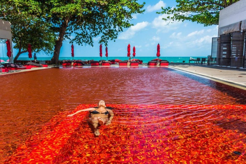 Красный бассейн Таиланд