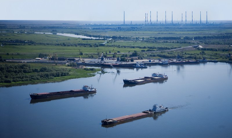 Река Волга Астрахань порт