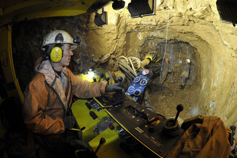 Добыча золота в шахте