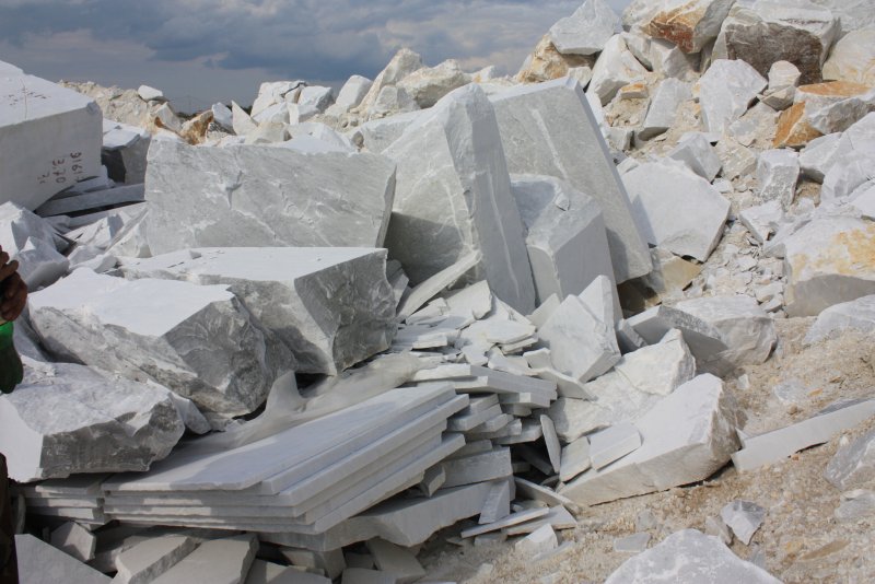 Полезное ископаемое белый мрамор Коелга