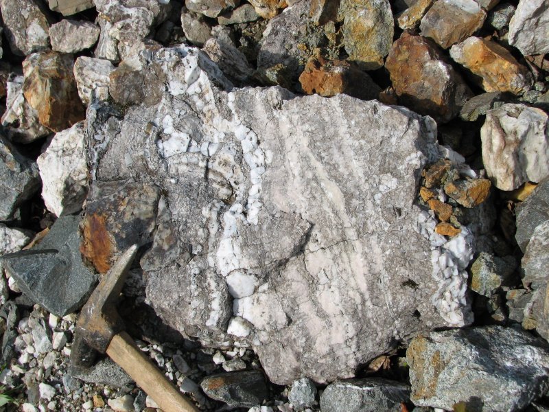 Полиметаллические руды месторождения