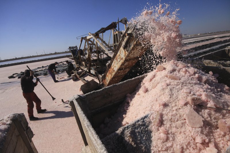 Добыча поваренной соли в Крыму