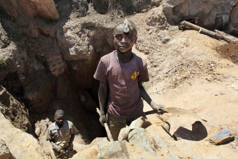 Кобальтовые Рудники в Конго детский труд