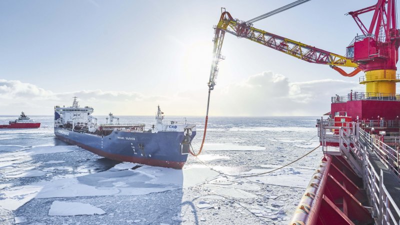 Приразломная платформа в Арктике