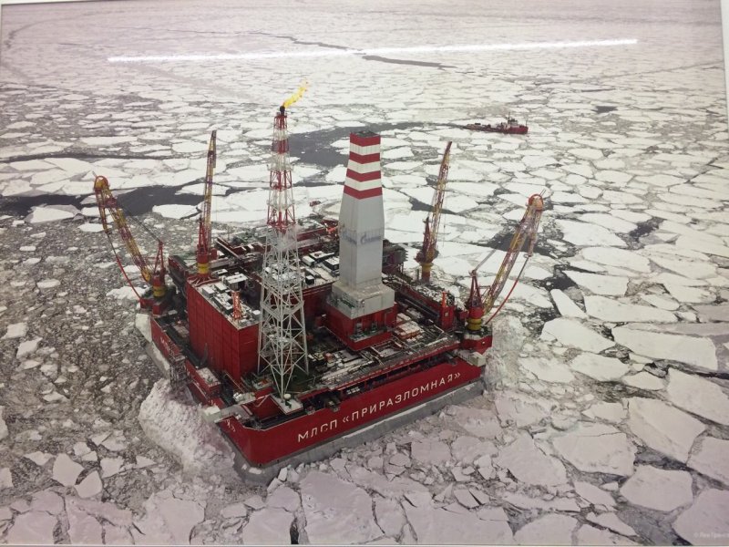 Морская платформа Приразломная в Арктике